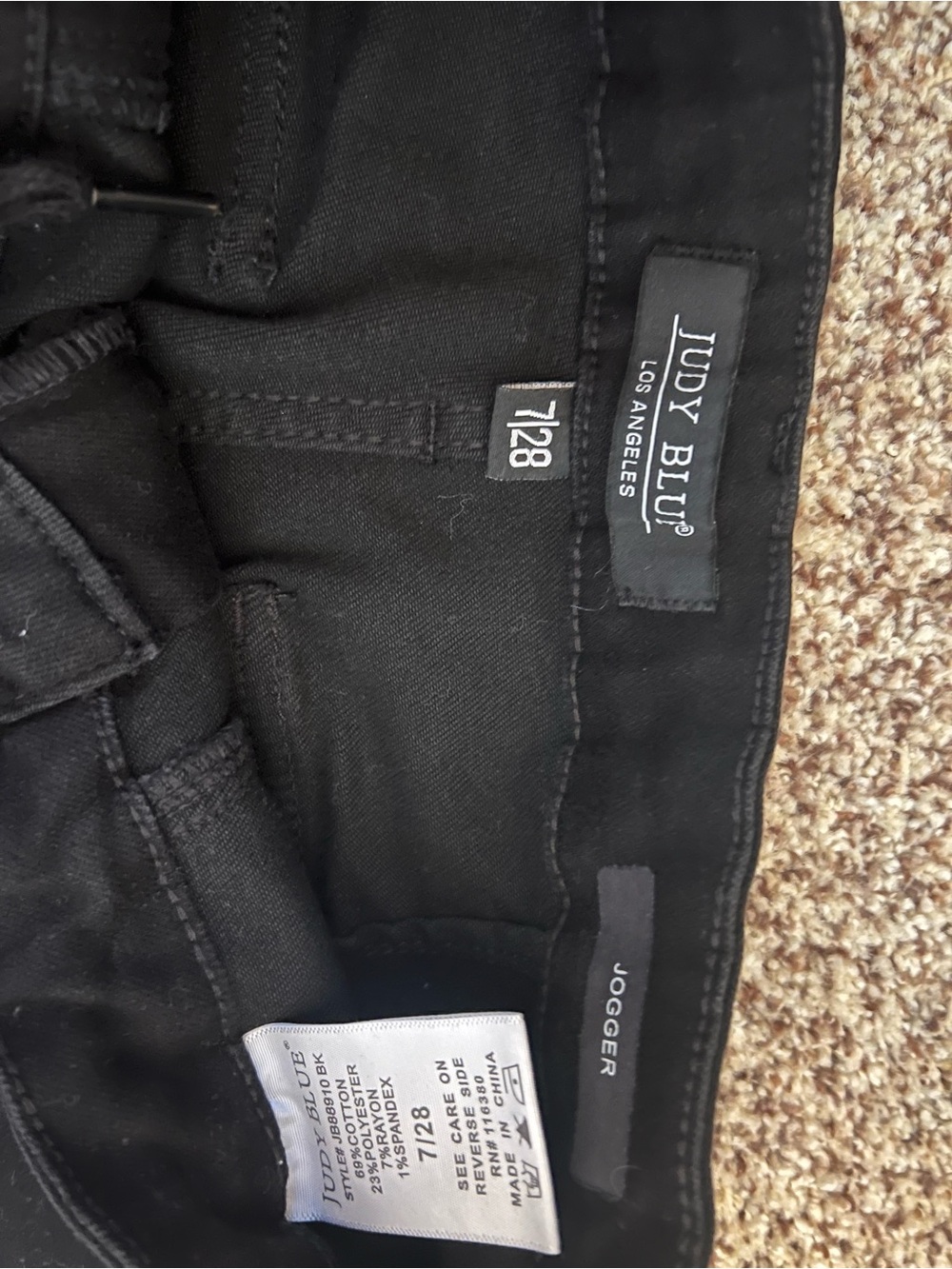 Judy Blue Black Denim Cargo Joggers Sz 7/28 - Picture 3 of 4